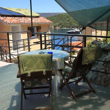 By The Sea Valun, Cres - 8086 Apartment