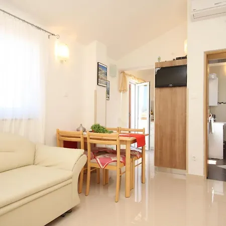 By The Sea Valun, Cres - 8086 Apartment