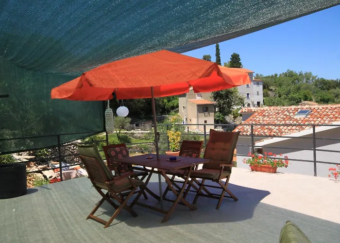Apartment By The Sea Valun, Cres - 8086 Valun